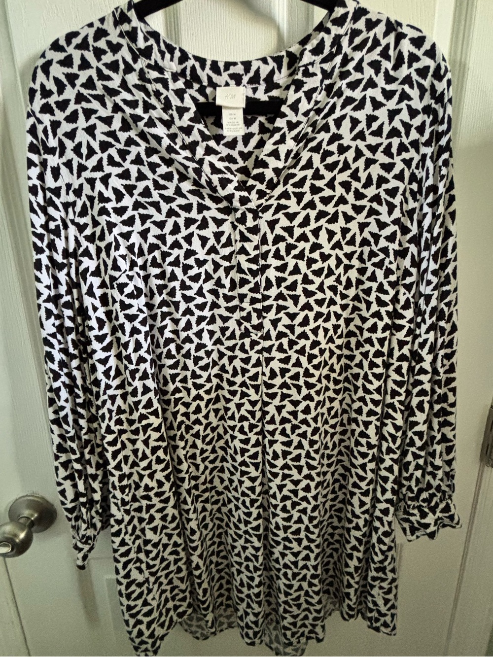 H&M Black & White Abstract V-Neck Tunic